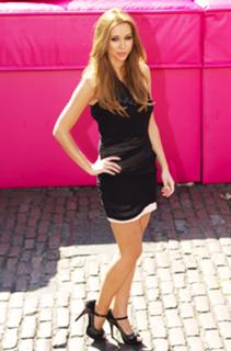 Una Healy feet photo thumbnail