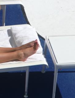 Una Healy feet photo thumbnail