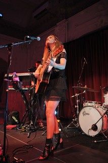 Una Healy feet photo thumbnail