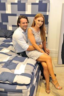 Una Healy feet photo thumbnail