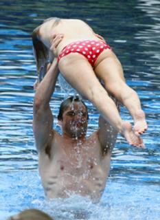 Una Healy feet photo thumbnail