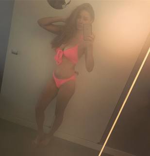 Una Healy feet photo thumbnail