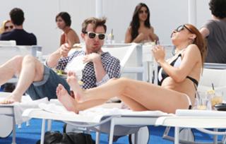 Una Healy feet photo thumbnail