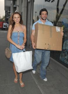 Una Healy feet photo thumbnail