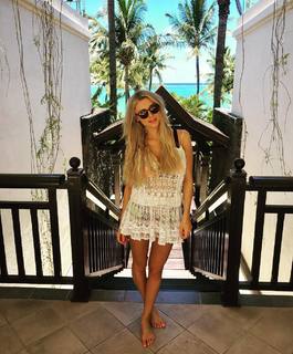 Una Healy feet photo thumbnail