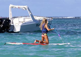 Una Healy feet photo thumbnail