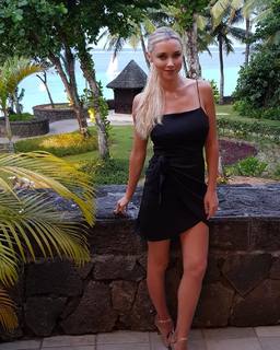 Una Healy feet photo thumbnail