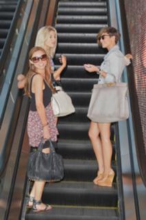 Una Healy feet photo thumbnail