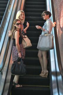 Una Healy feet photo thumbnail