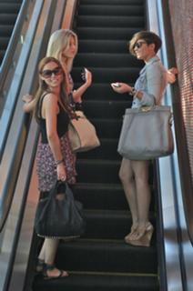 Una Healy feet photo thumbnail