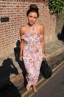 Una Healy feet photo thumbnail