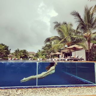 Una Healy feet photo thumbnail