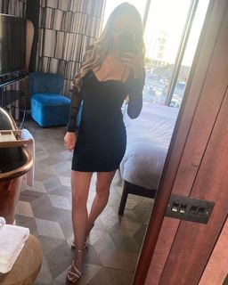 Una Healy feet photo thumbnail