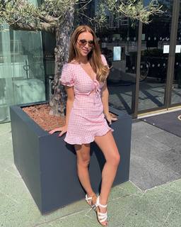 Una Healy feet photo thumbnail
