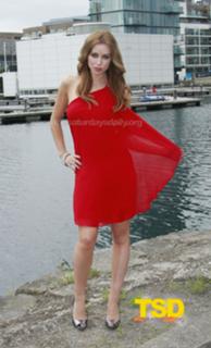 Una Healy feet photo thumbnail