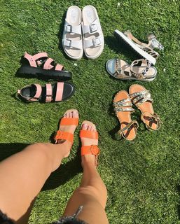 Una Healy feet photo thumbnail