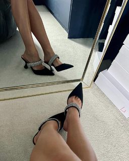 Una Healy feet photo thumbnail