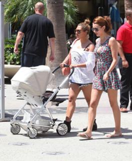 Una Healy feet photo thumbnail