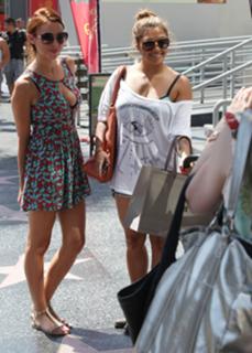 Una Healy feet photo thumbnail