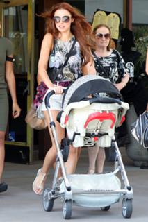 Una Healy feet photo thumbnail