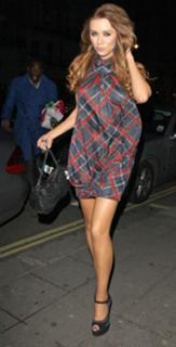 Una Healy feet photo thumbnail