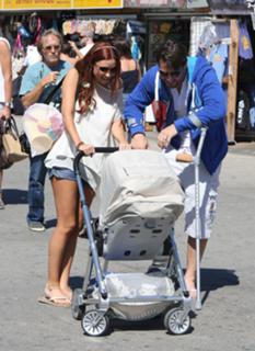 Una Healy feet photo thumbnail