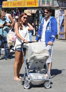 Una Healy feet photo thumbnail