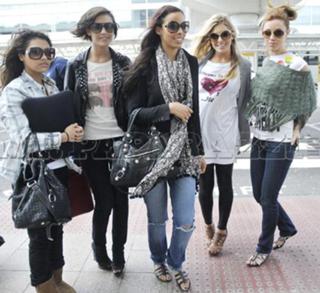 Una Healy feet photo thumbnail