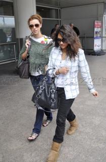 Una Healy feet photo thumbnail