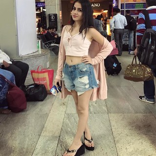 Urfi Javed feet photo 5