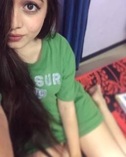 Urfi Javed feet photo 2