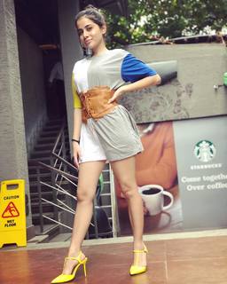 Urfi Javed feet photo 9