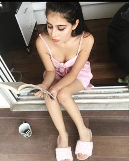 Urfi Javed feet photo 20