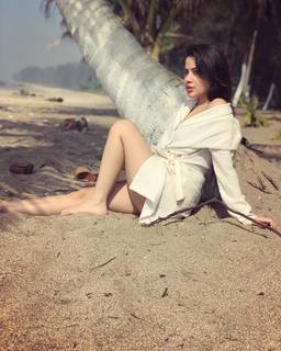 Urfi Javed feet photo 16