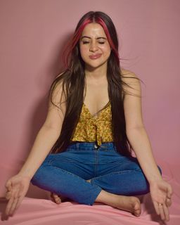 Urfi Javed feet photo 17