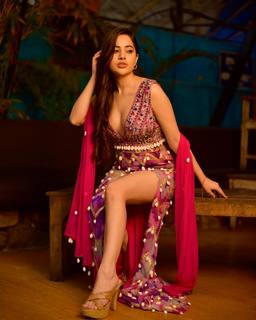 Urfi Javed feet photo 16