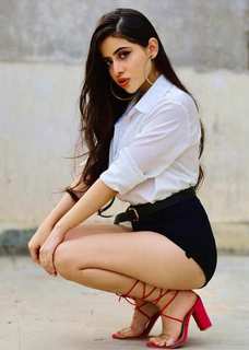 Urfi Javed feet photo 17