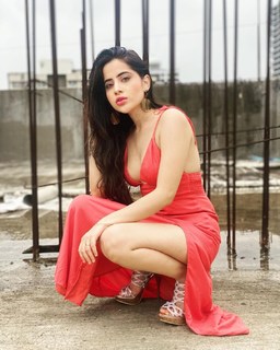 Urfi Javed feet photo 14