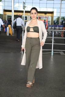 Urfi Javed feet photo 13