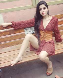 Urfi Javed feet photo 16
