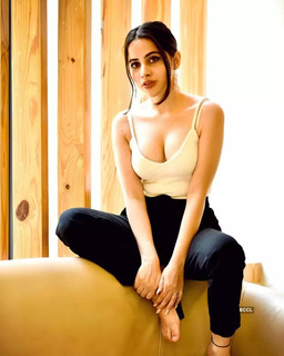 Urfi Javed feet photo 20