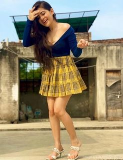 Urfi Javed feet photo 10