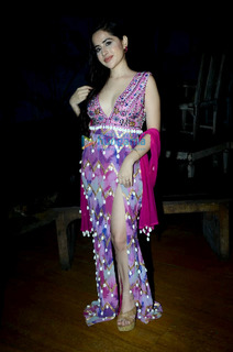 Urfi Javed feet photo 18