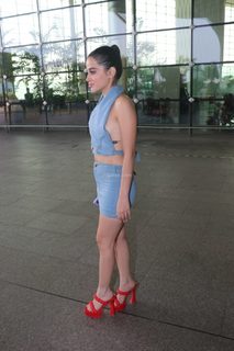 Urfi Javed feet photo 14