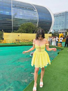 Urfi Javed feet photo 2