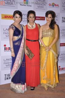 Urmila Matondkar feet photo thumbnail