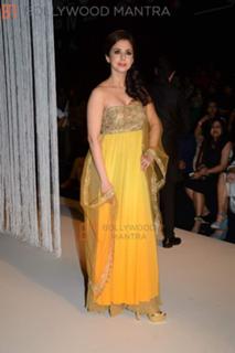 Urmila Matondkar feet photo thumbnail