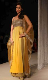 Urmila Matondkar feet photo thumbnail