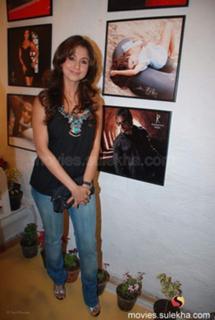 Urmila Matondkar feet photo thumbnail