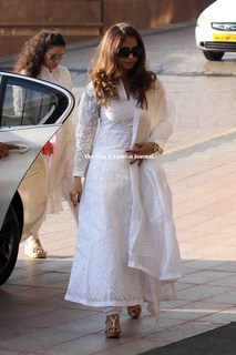 Urmila Matondkar feet photo thumbnail